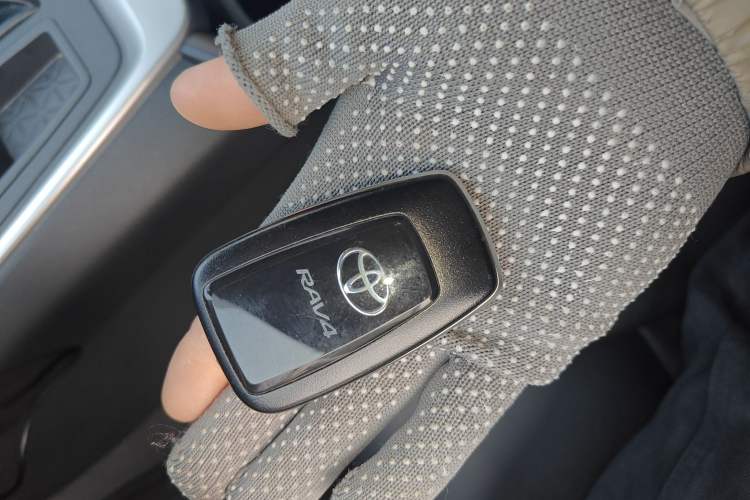 Used Toyota RAV4 2022 2.0L CVT Two-Wheel Drive Prestige Edition