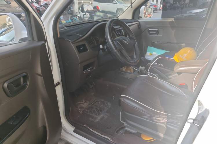 Used Wuling Rongguang V 2016 1.5L Standard Version
