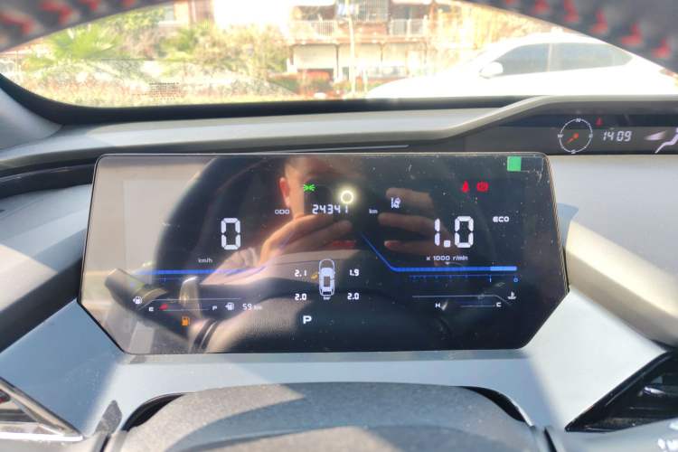 Used Oshan Z6 2023 Blue Whale 1.5T DCT Smart Luxury Model
