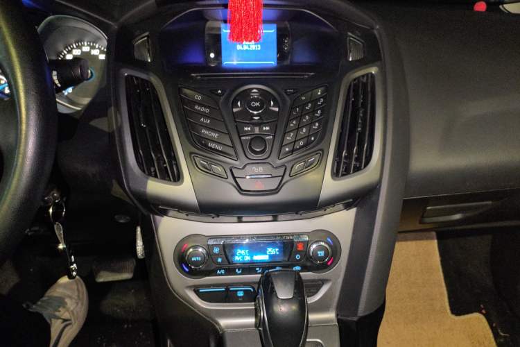 Used Ford Focus 2012 Sedan 1.6L Automatic Fashion Edition