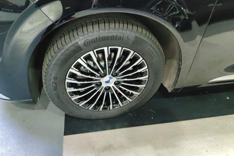 Used Denza D9 2024 DM-i 980 Four-Wheel Drive Prestige Model
