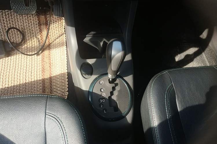 Used Suzuki Swift 2016 1.5L Automatic Fashionable Coolplay Edition Gear Lever