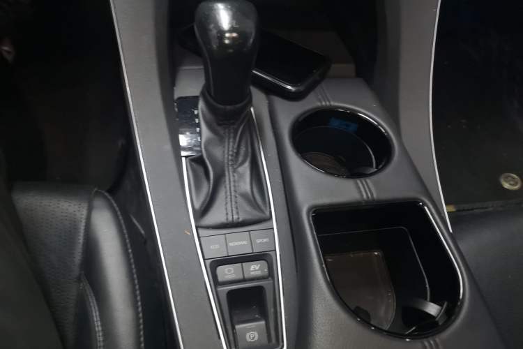 Used Toyota Avalon 2019 Dual-Engine 2.5L Luxury Edition China VI Standard