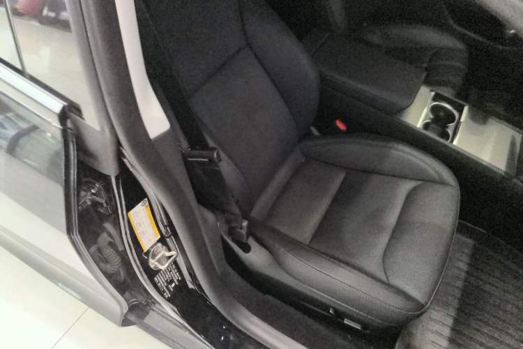 Used Tesla Model 3 2023 Rear-Wheel-Drive Version Right Front Seat