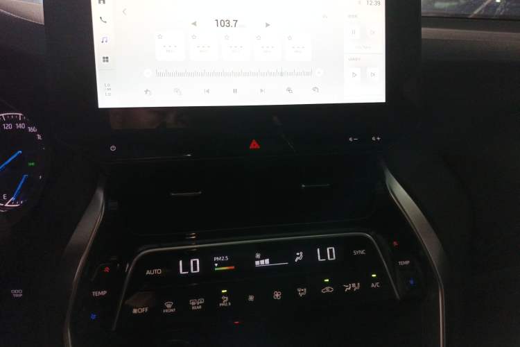 Used Toyota Harrier 2023 Dual-Engine 2.5L CVT Two-Wheel Drive Luxury Edition Audio And AC Panel