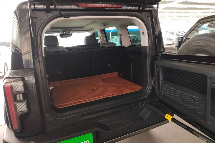 Used BAIC Off-Road BJ40 2024 2.0T All-New Urban Hunter Edition Chivalrous Style
