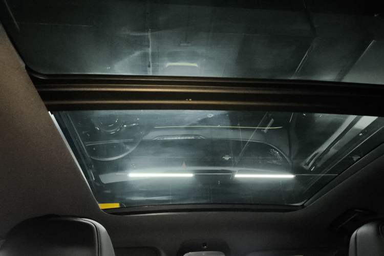 Used VOYAH FREE 2025 318 318 km Rear-Drive Touring Edition Headliner