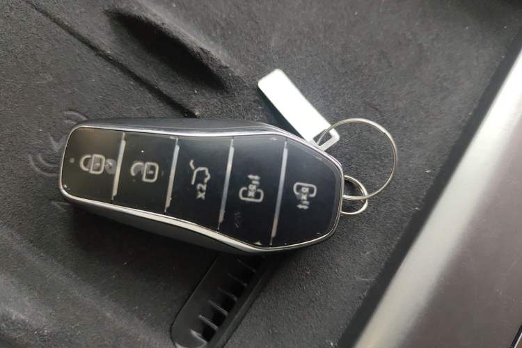 Used BYD Xia 2025 DM-i 1.5T 180km Excellence Model Vehicle Key