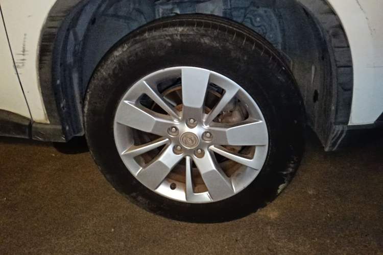 Used Dongfeng Fengdu MX6 2015 2.0L Manual Two-Wheel Drive Navigation Edition
