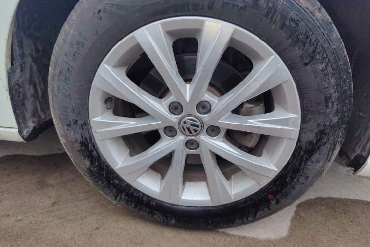 Used Volkswagen Lavida 2017 1.6L Automatic Comfort Edition
