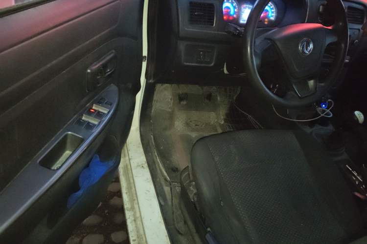 Used Dongfeng Fengon 330 2018 1.5L Manual Utility Version I DK15 Driver Seat