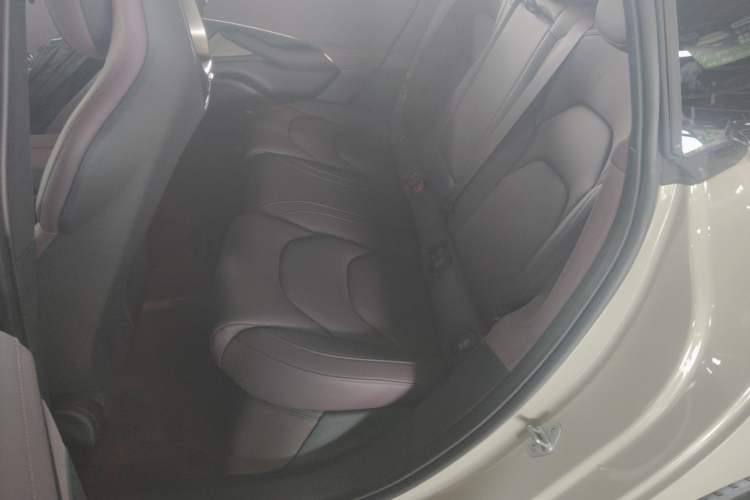 Used Xiaomi Auto SU7 2024 Four-Wheel Drive Ultra-Long Range Advanced Intelligent Driving Max Edition
