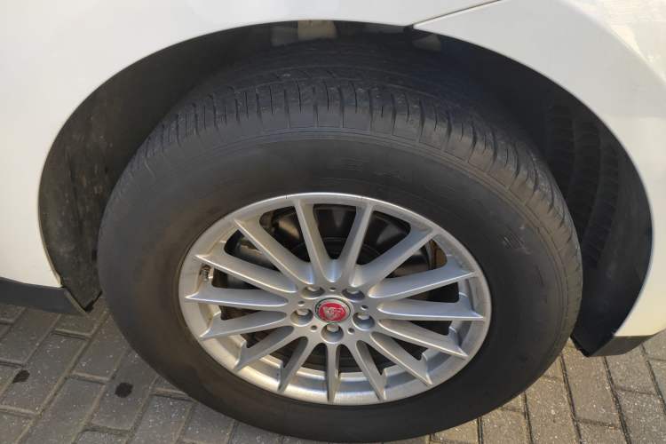 Used Jaguar F-PACE 2018 2.0T Four-Wheel Drive Urban Luxury Edition Right Front Wheel Hub