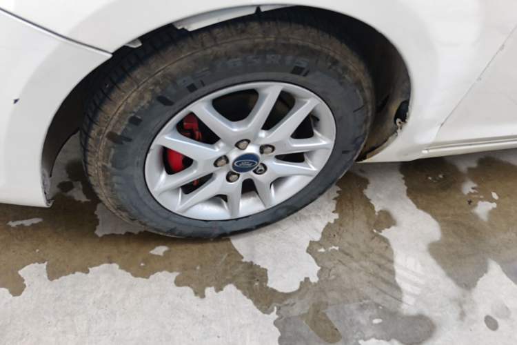 Used Ford Focus 2013 Hatchback Classic 1.8L Manual Base Model Left Front Wheel Hub