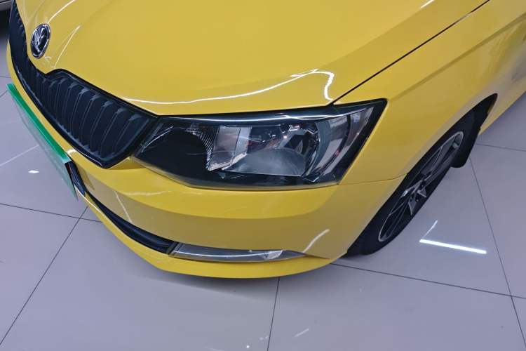 Used Skoda Fabia 2015 1.6L Automatic Sport Edition Left Front Headlight