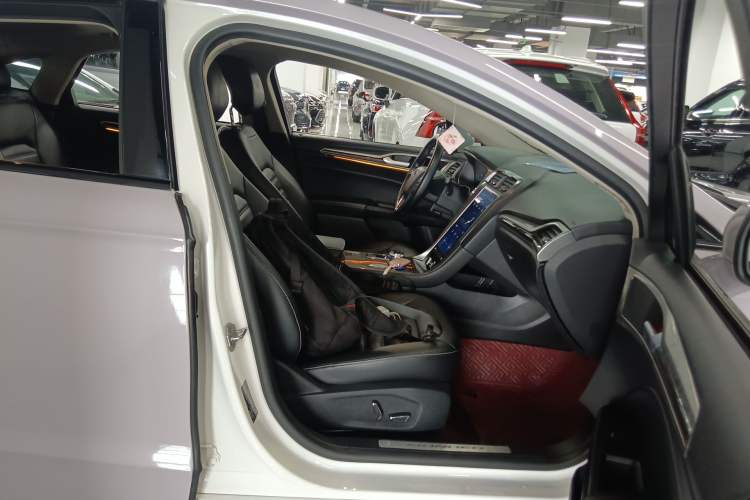 Used Ford Mondeo 2020 EcoBoost 180 Stylish Model Right Front Seat