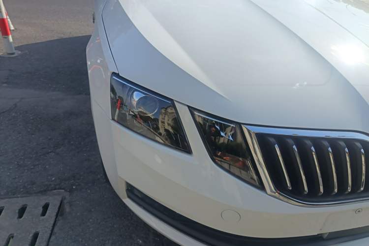 Used Skoda Octavia 2019 1.5L Automatic SmartDrive Comfort Edition China V Standard Right Front Headlight