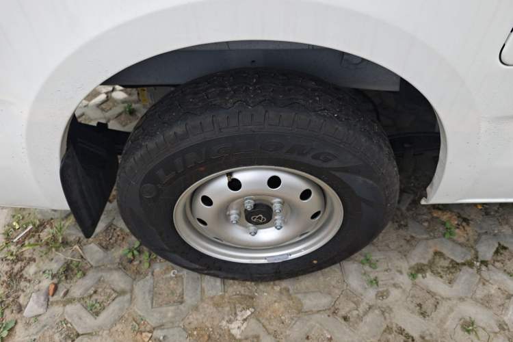 Used Chana Ruixing EM60 2025 Passenger Version Comfort Model 6 Seats 300 km Liftback Door
