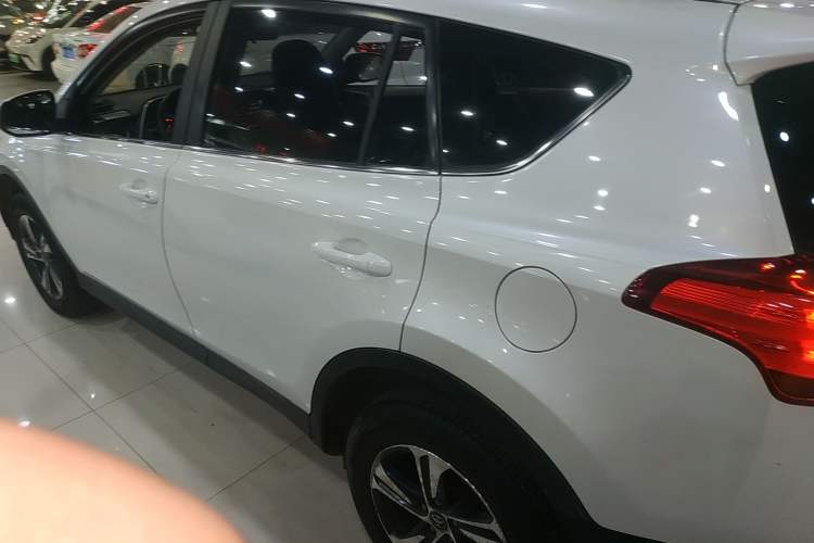 Used Toyota RAV4 2015 2.0L CVT Two-Wheel Drive Urban Edition
