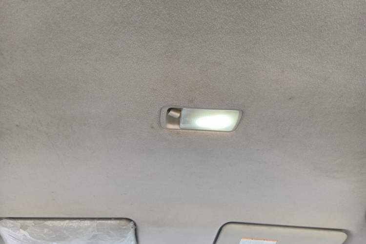 Used Nissan Livina 2010 Jingyue Edition 1.6L Automatic All-in-One Model Headliner