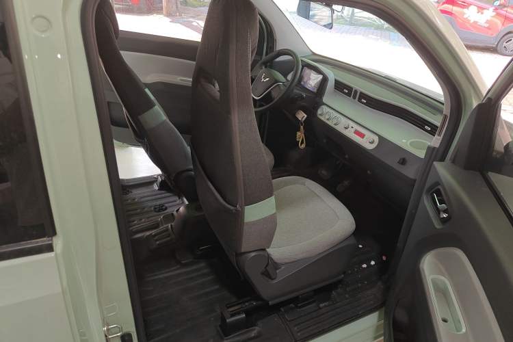 Used Wuling Hongguang MINIEV 2021 Macaron Fashion Model Lithium Iron Phosphate Right Front Seat