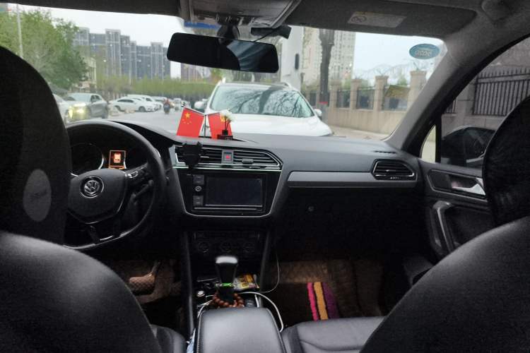 Used Volkswagen Tiguan L 2019 330TSI Automatic Two-Wheel Drive Smart Luxury Version China VI Standard Headliner