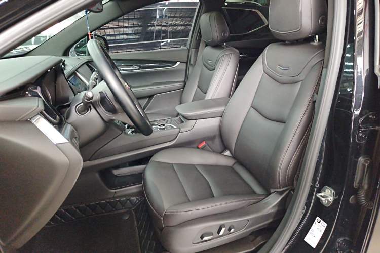 Used Cadillac XT5 2022 2.0T Two-Wheel Drive Luxury Version Left Front Seat