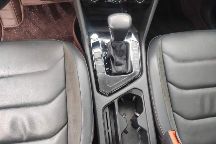 Used Volkswagen Tiguan L 2020 330TSI Automatic Two-Wheel Drive Smart Luxury Edition China VI Standard Gear Lever