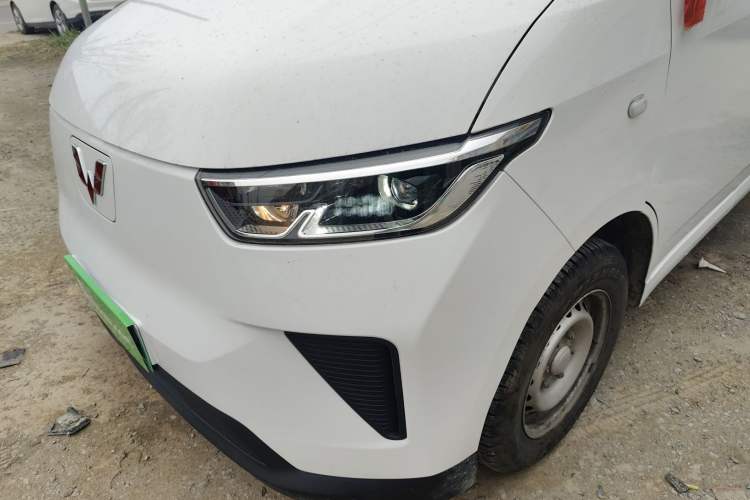 Used Wuling Yangguang 2025 Model 310KM Bus Edition—Customized by CATL