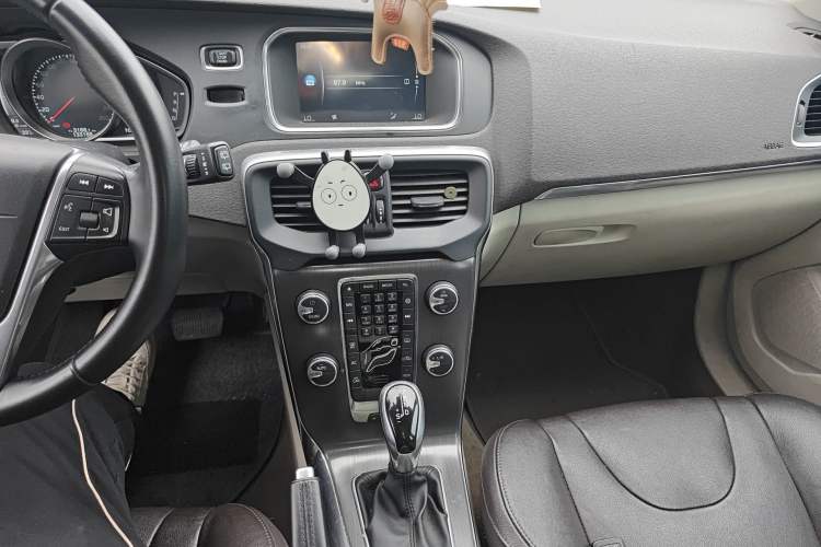 Used Volvo V40 2016 T3 Zhiyi Edition