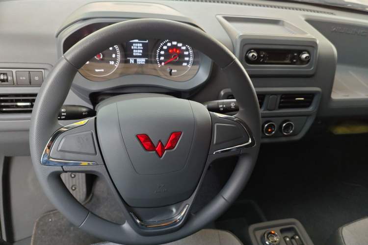 Used Wuling Yangguang 2025 Model 400km Bus Edition—Comfort Edition
