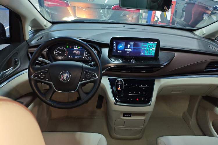 Used Buick GL8 2021 Land Cruiser Executive Class 652T Smart Luxury Model Center Console