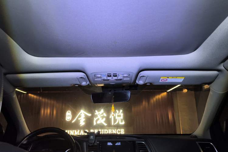 Used Toyota Highlander 2018 2.0T Four-Wheel Drive Luxury Edition 7 Seats China V Emission Standard
