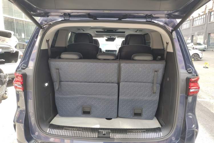 Used Roewe iMAX8 2022 400TGI Prestige Edition