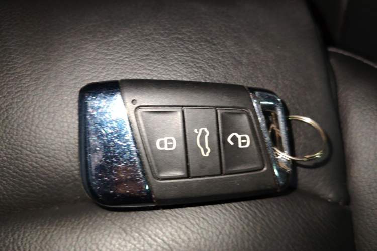 Used Volkswagen Magotan 2019 330TSI DSG Luxury Version China VI Standard Vehicle Key