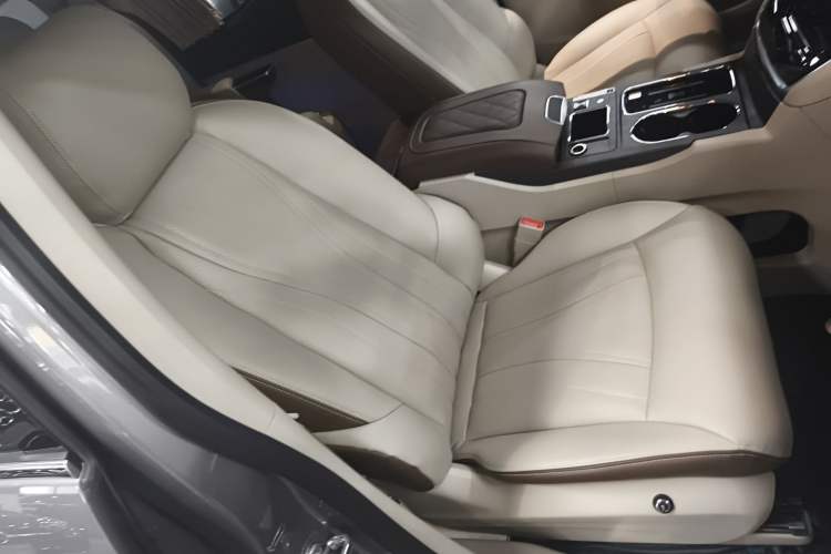 Used Buick GL8 2023 Land Executive Class Comfort Model