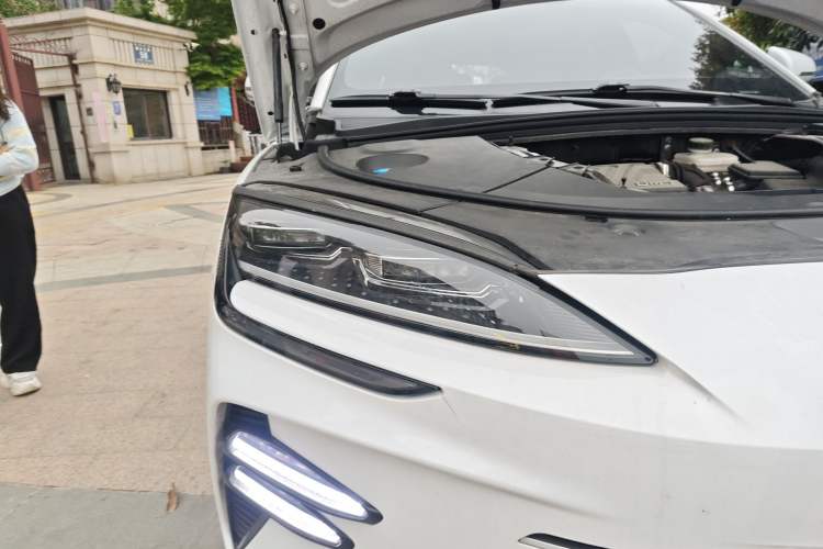 Used BYD Song PLUS New Energy 2023 Champion Edition DM-i 110KM Flagship Model Right Front Headlight