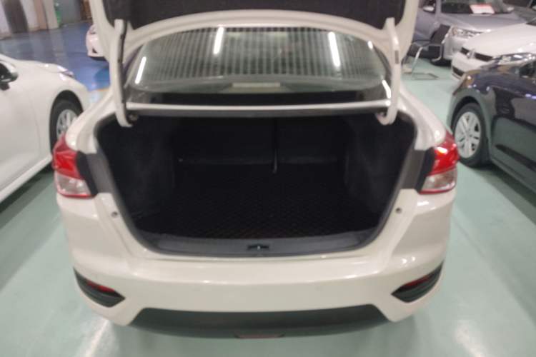 Used Nissan Lannia 2016 1.6L CVT Smart Cool Edition Trunk