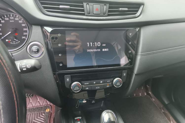 Used Nissan X-Trail 2019 2.0L CVT Smart Connect Comfort Edition 2WD Audio And AC Panel