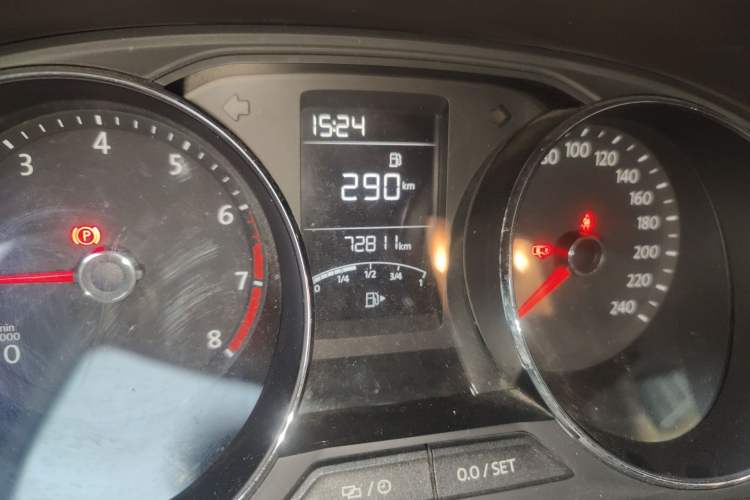 Used Volkswagen Lavida 2015 1.6L Manual Comfort Edition Odometer Close Up