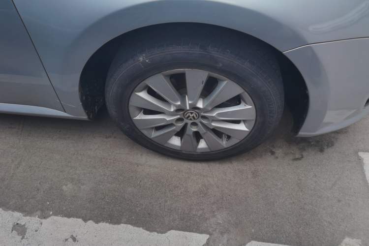 Used Volkswagen Lavida 2013 Restyled Classic 1.6L Automatic Comfort Edition Right Front Wheel Hub