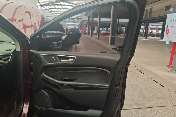 Used Ford Edge 2018 EcoBoost 245 Four-Wheel Drive Titanium 7-Seater
