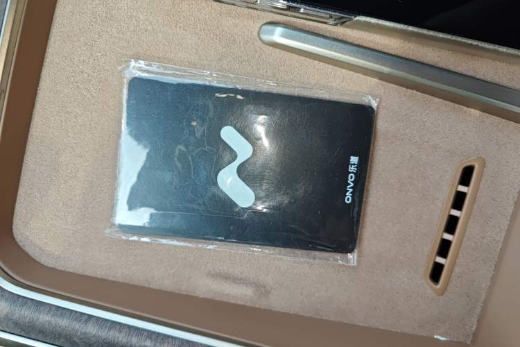 Used ONVO Luxeed L90 2025 Model—Ultra Six-Seater Version
