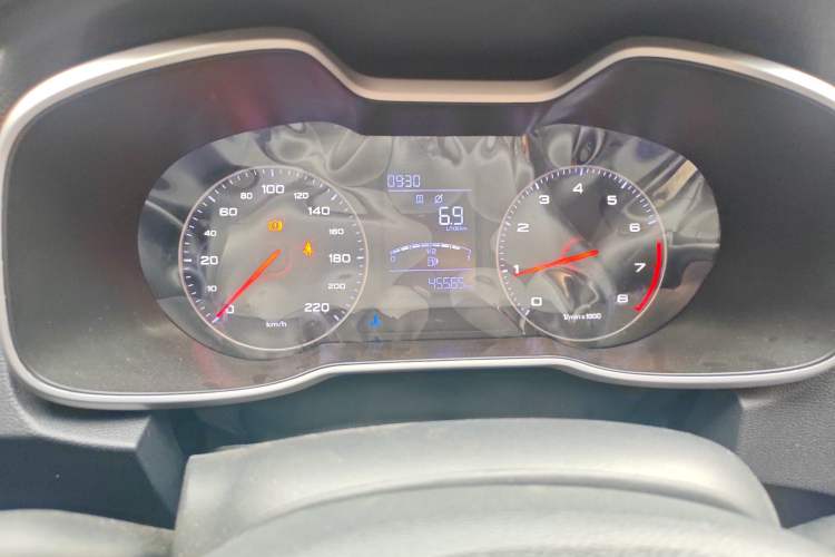 Used MG ZS 2020 Global Bestseller with 1.5L Engine Manual Transmission and a Massive 65-Inch Panoramic Sunroof Version Instrument Cluster