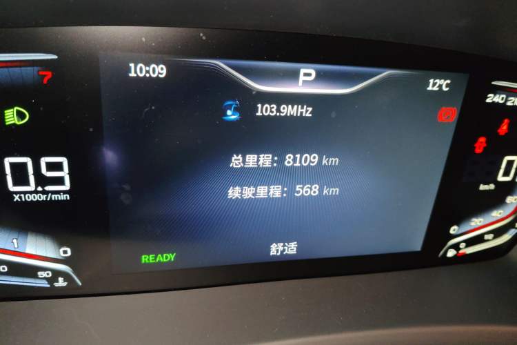 Used Hongqi HQ9 2023 2.0T Smart Connect Flagship Edition Odometer Close Up