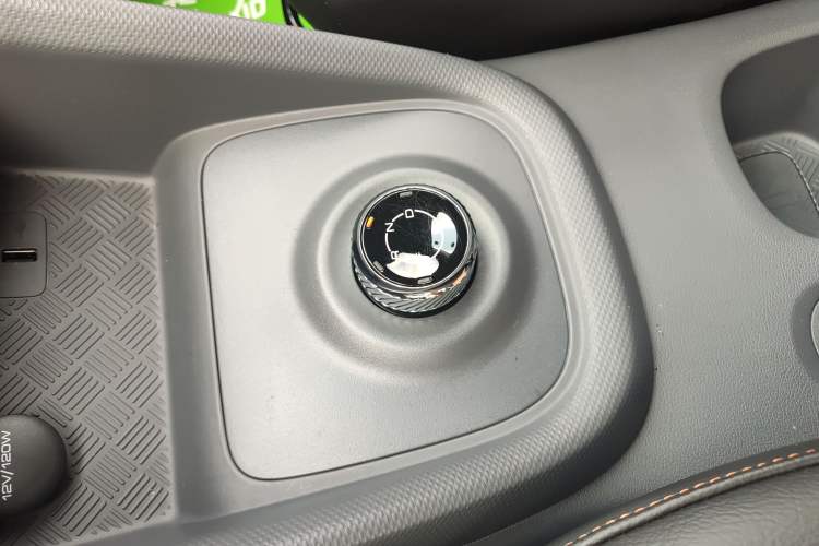 Used Wuling Hongguang New Energy 2024 All-Electric Model 300KM Standard Version Gear Lever