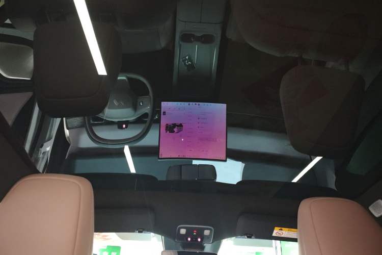 Used ONVO L60 2024 60 kWh Rear-Drive Version Headliner