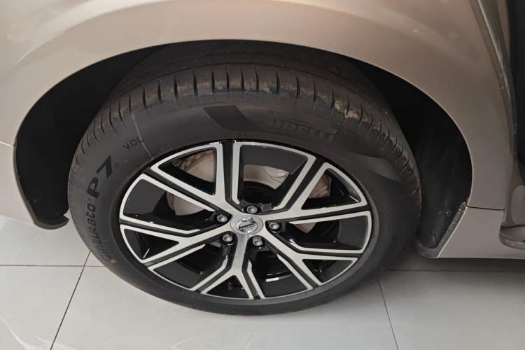 Used Volvo S60 2026 Model B4 Zhiyi Luxury Edition