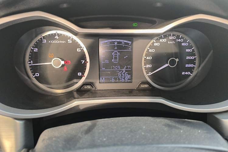 Used Geely Auto Emgrand GL 2017 1.3T Manual Elite Model Odometer Close Up