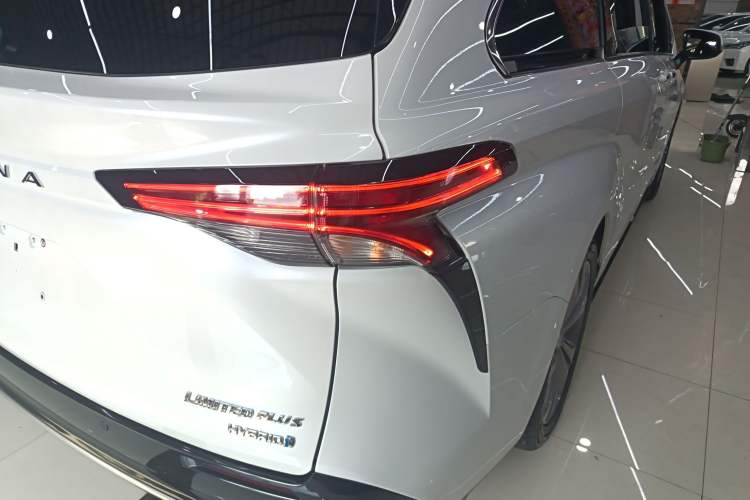 Used Toyota SIENNA 2021 2.5L Hybrid Ultimate Edition Right Rear Taillight